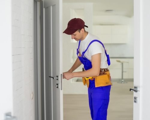 master-worker-installs-door-lock-front-door-metal-doors-with-polymer-coating_493343-14468 master-worker-installs-door-lock-front-door-metal-doors-with-polymer-coating_493343-14468